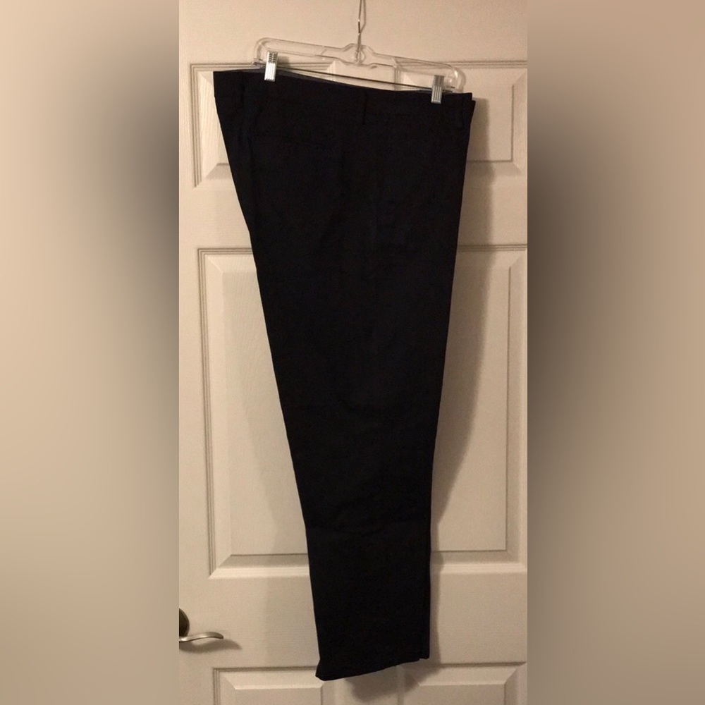 Old Navy Men’s Athletic Taper Chino Pants - Gently Worn/Smoke Free